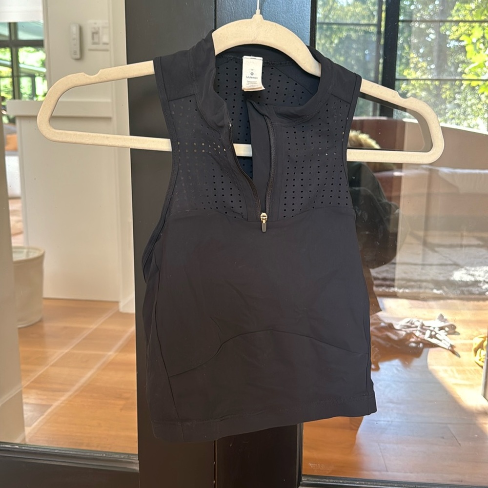Lululemon unleash strength zip front sports bra in excellent condition!